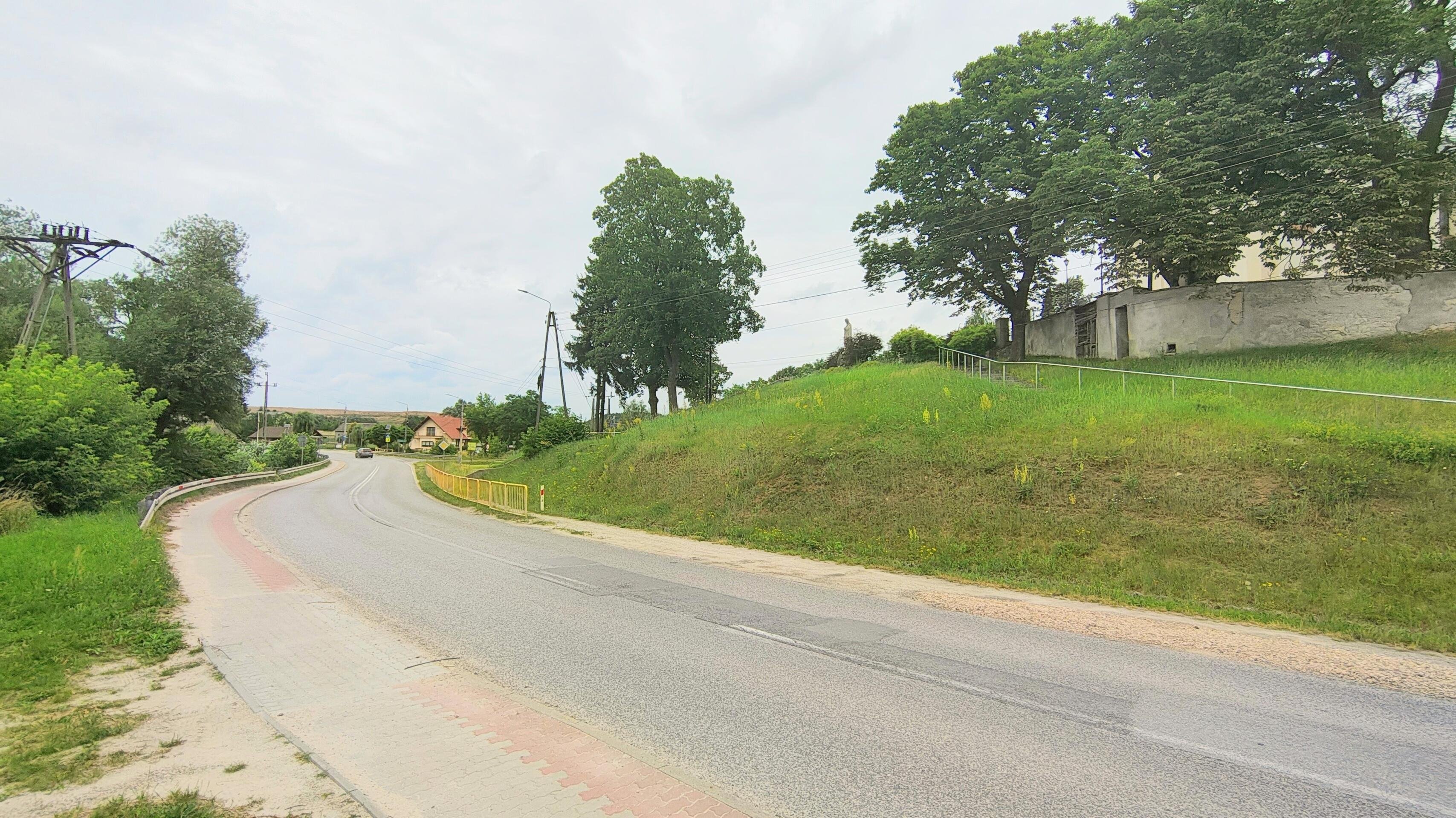 Budynek usługowo-handlowy z funkcją handlową – Brzeziny, gm. Morawica