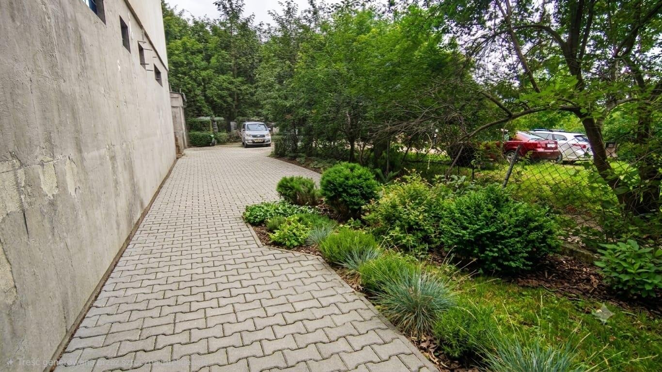 Budynek usługowo-handlowy z funkcją handlową – Brzeziny, gm. Morawica
