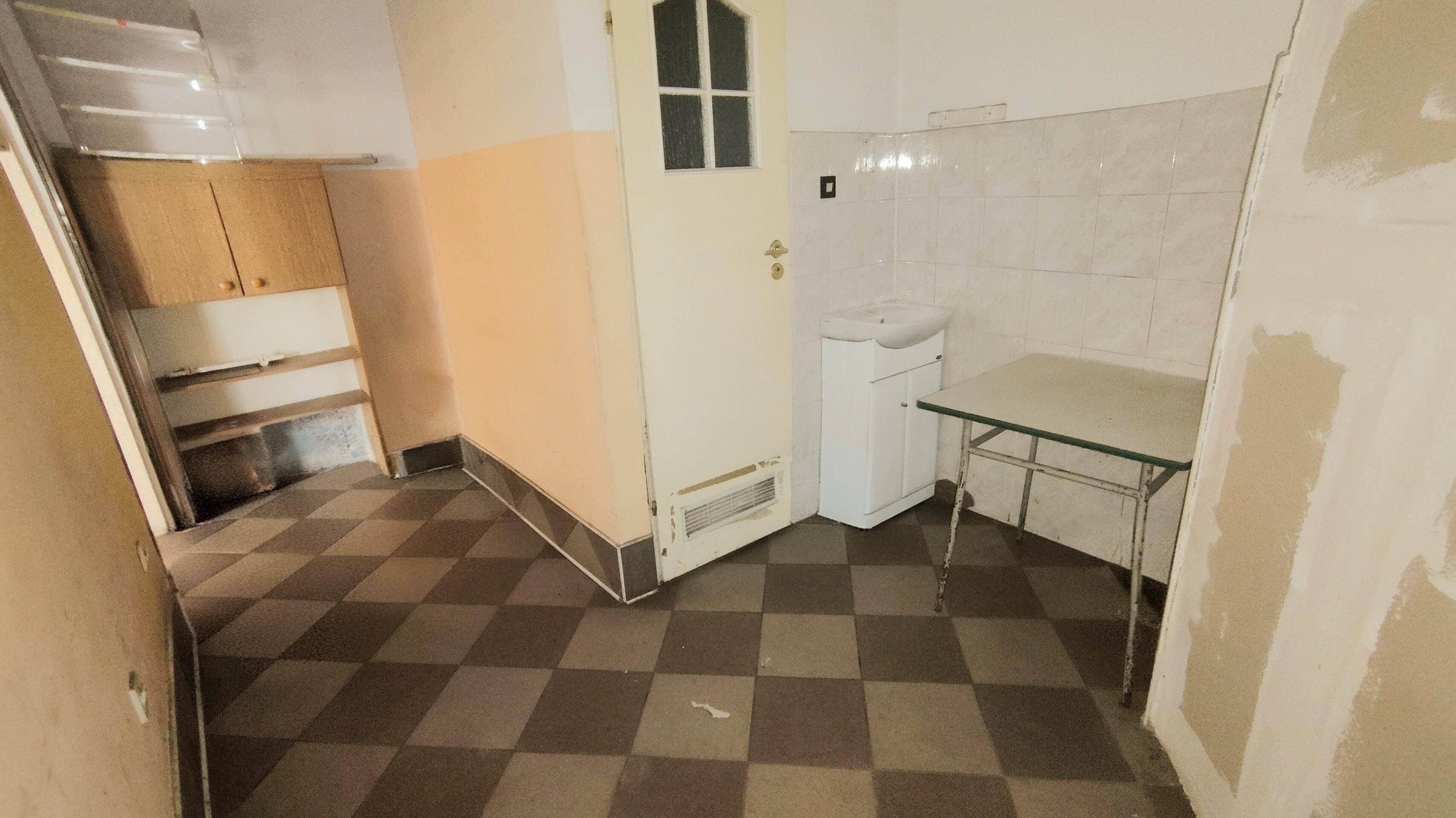 Budynek usługowo-handlowy z funkcją handlową – Brzeziny, gm. Morawica