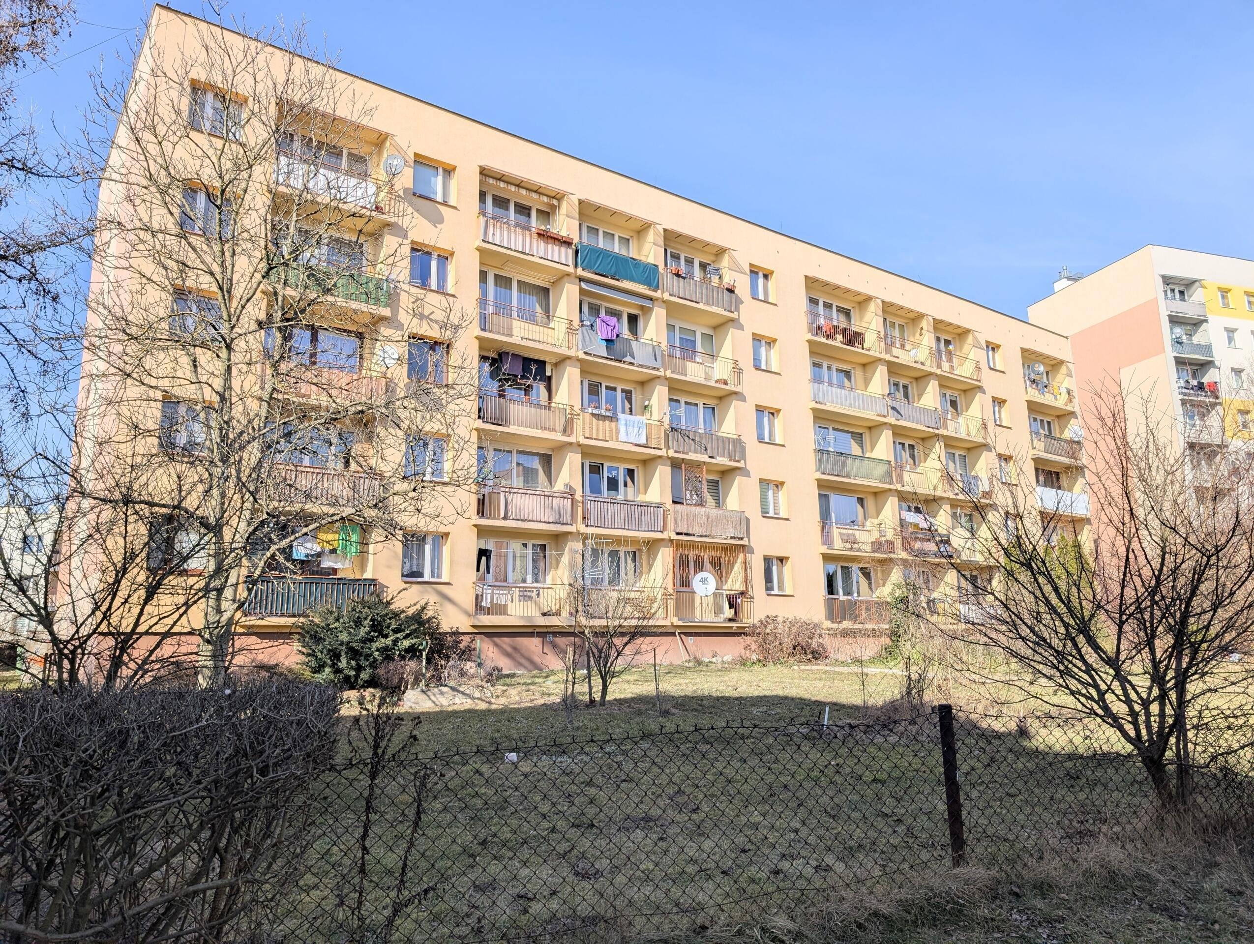 Kawalerka z balkonem na sprzedaż Podkarczówka Parter
