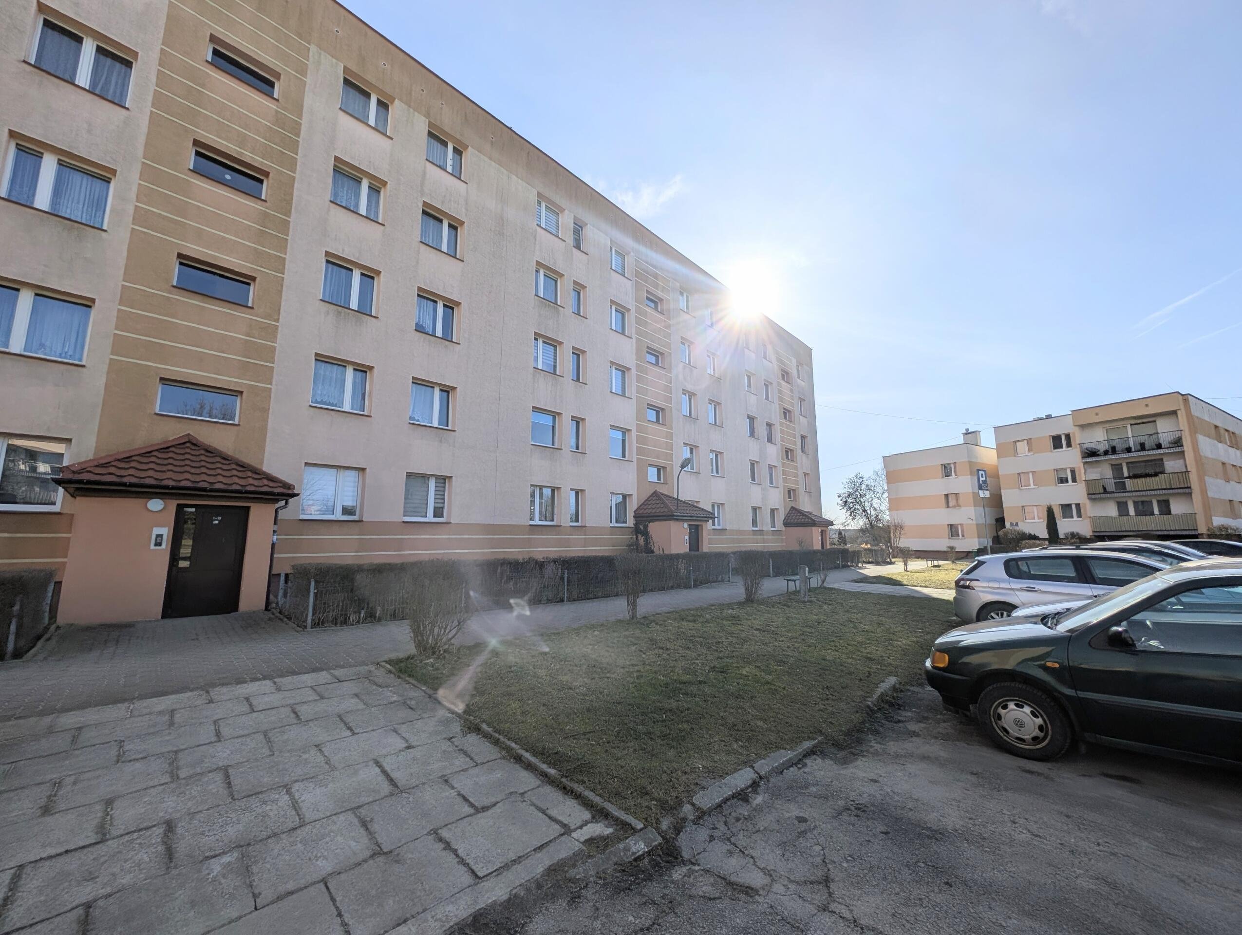 Kawalerka z balkonem na sprzedaż Podkarczówka Parter
