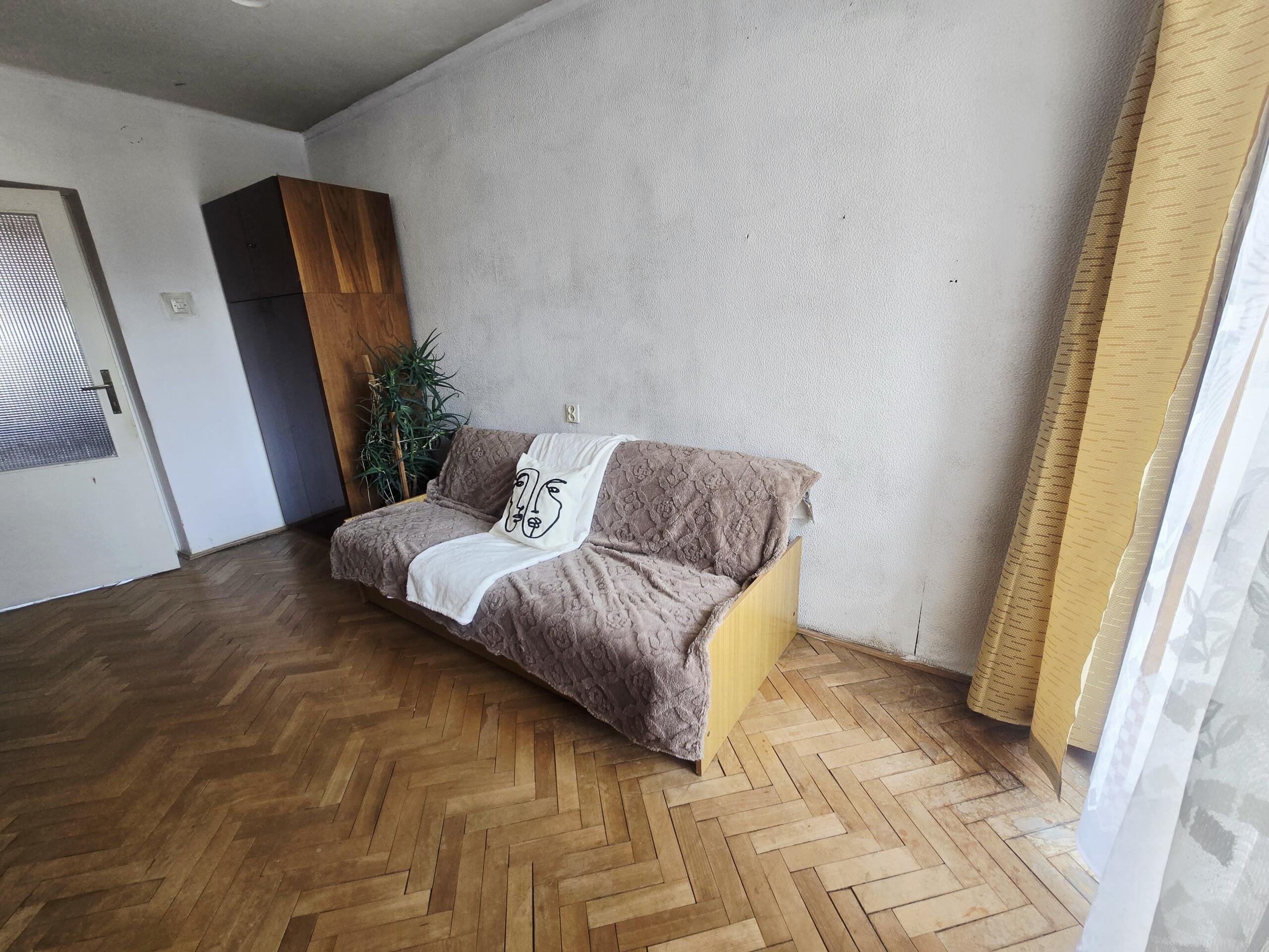 ​2 Pokoje z Dużą Loggią – Ul. Urzędnicza, Cegła, 1. Piętro!
