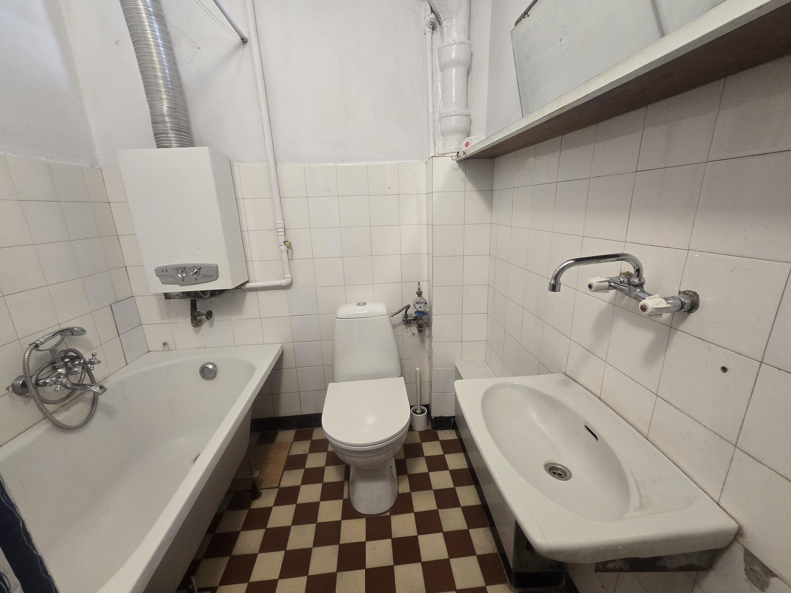 ​2 Pokoje z Dużą Loggią – Ul. Urzędnicza, Cegła, 1. Piętro!