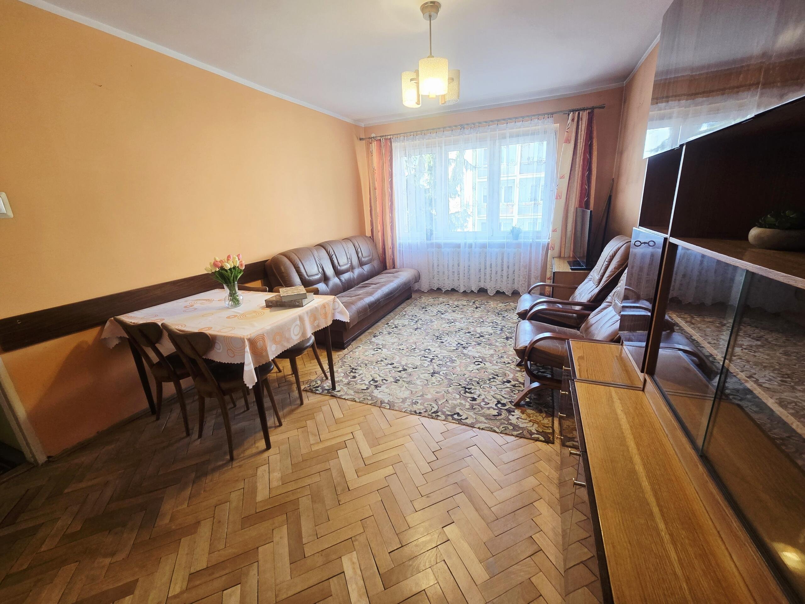 ​2 Pokoje z Dużą Loggią – Ul. Urzędnicza, Cegła, 1. Piętro!
