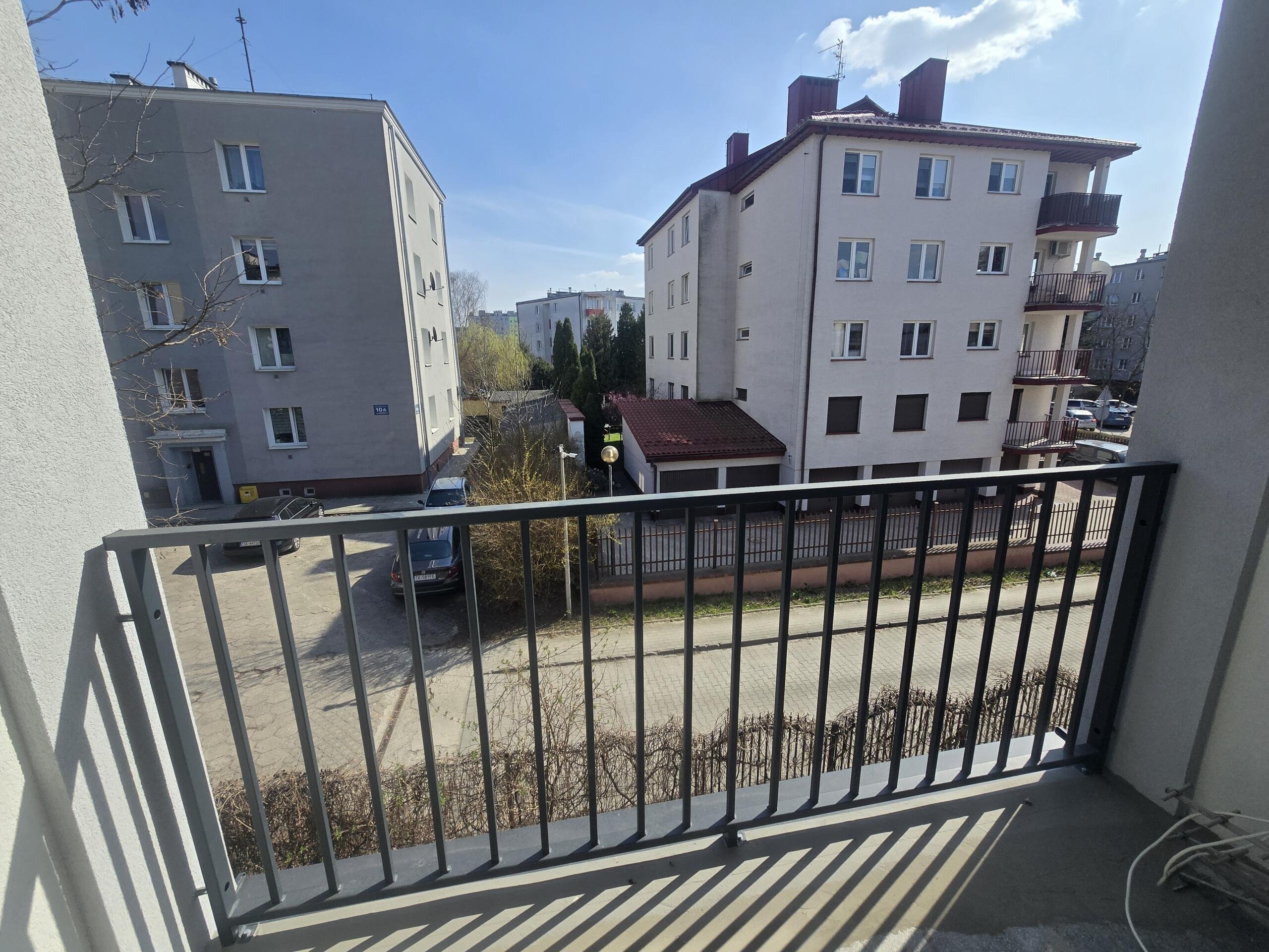 ​2 Pokoje z Dużą Loggią – Ul. Urzędnicza, Cegła, 1. Piętro!