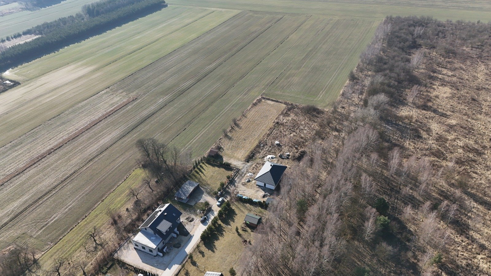 Działka  budowlana  1722 m 2, z wydanymi WZ - Jędrzejów