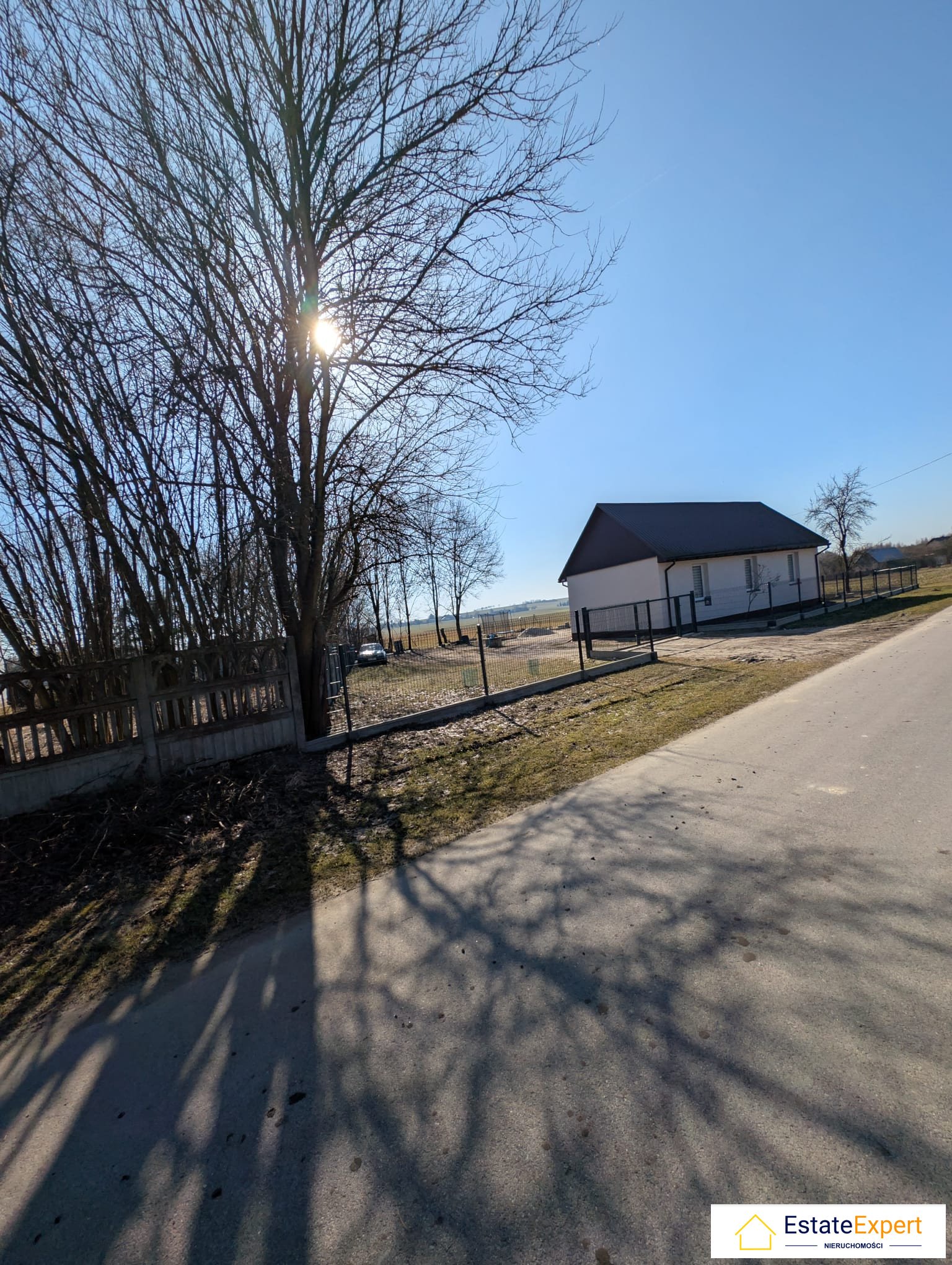 Działka budowlana zabudowana z budynkiem mieszkalnym -Raszków gm. Jędrzejów