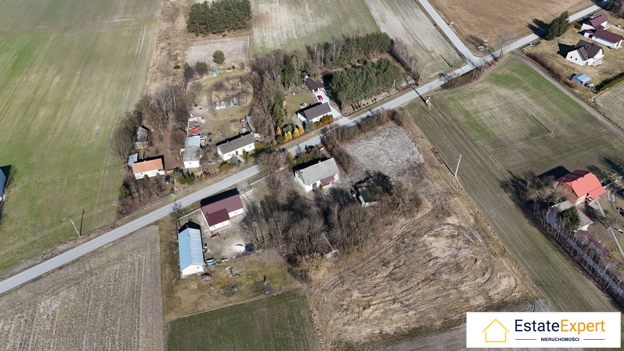 Działka budowlana zabudowana z budynkiem mieszkalnym -Raszków gm. Jędrzejów