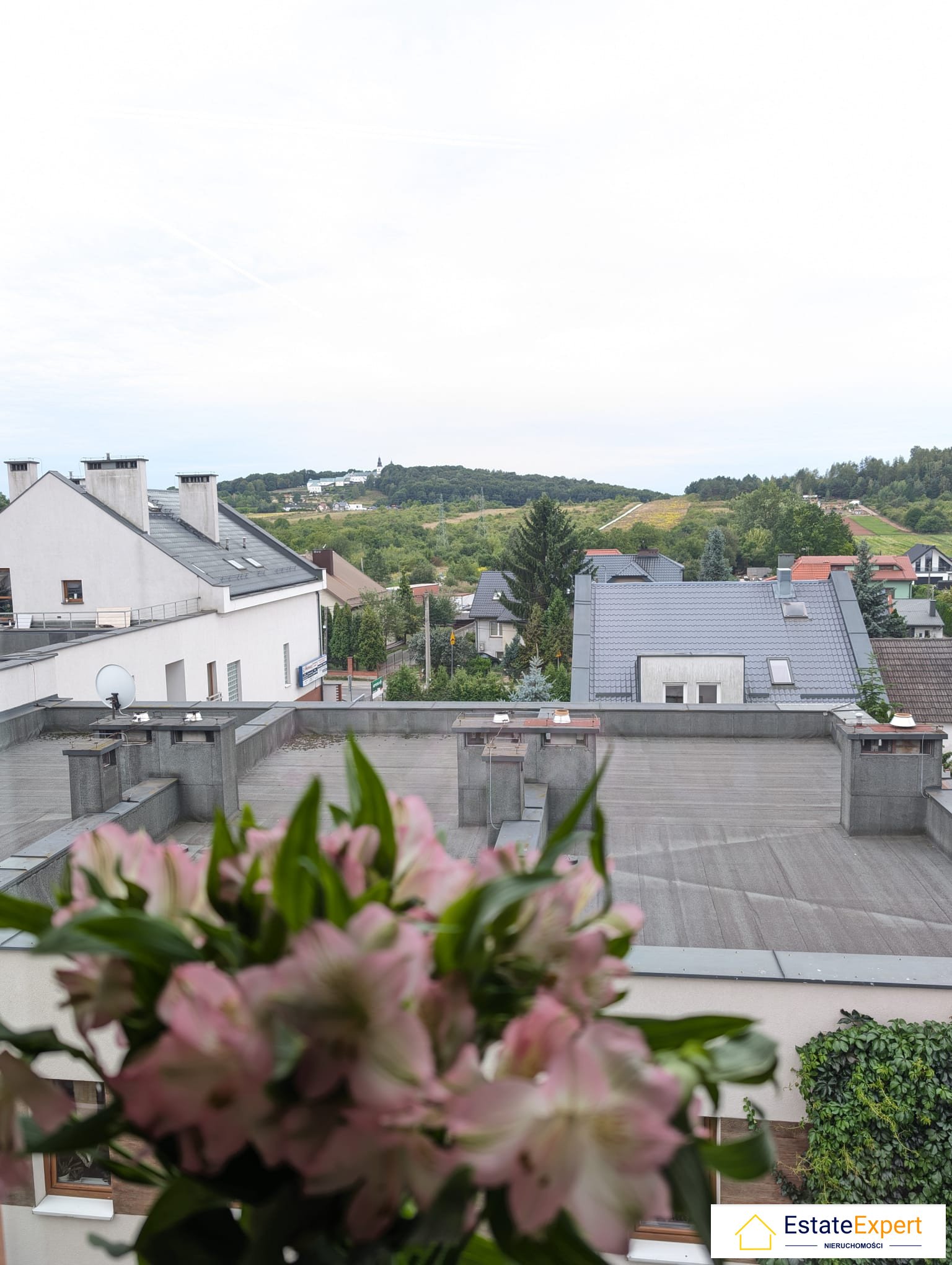 2 pokoje z duzym balkonem i klimatyzacją i widokiem na Karczówkę