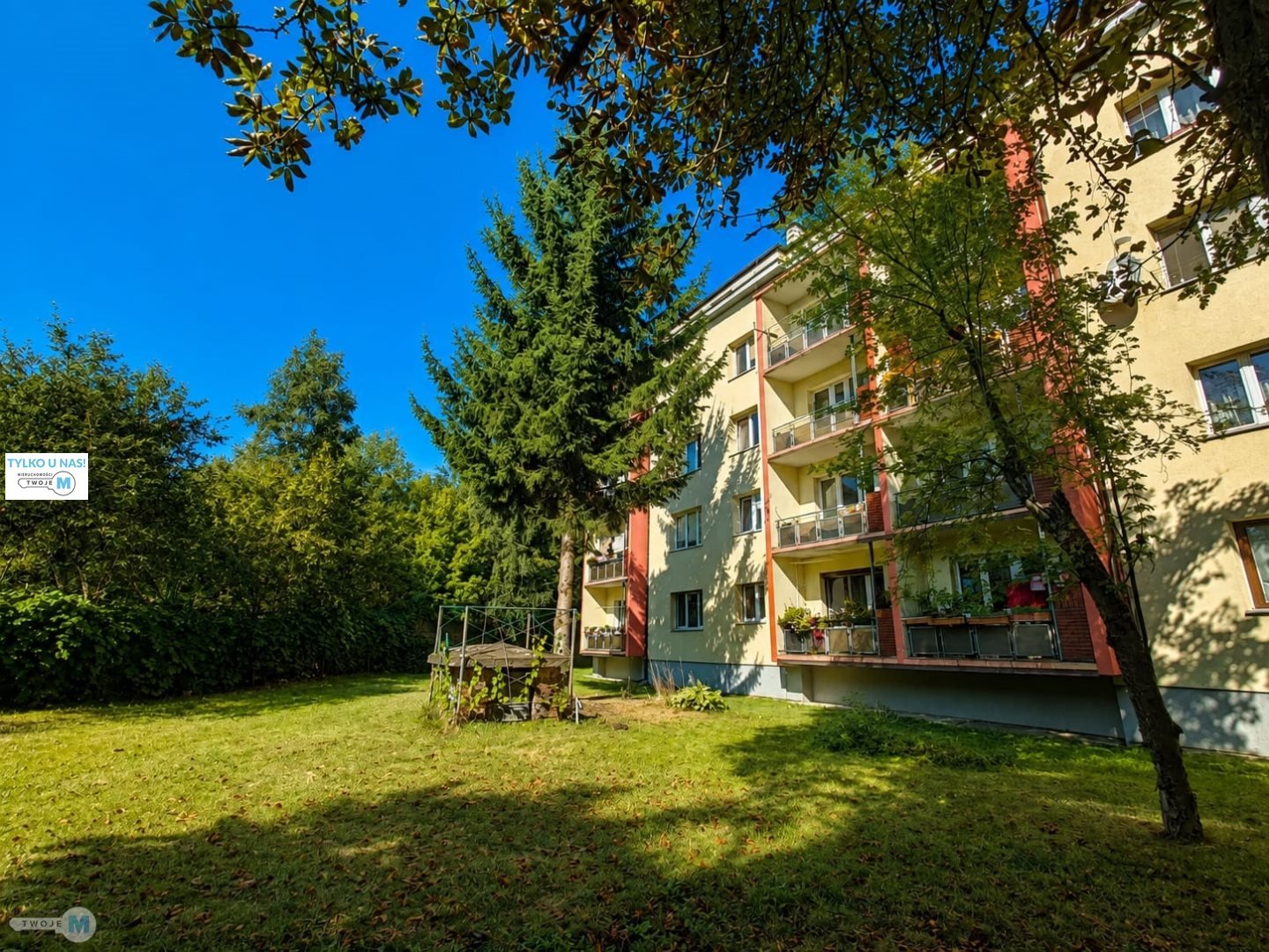 2 pokoje, 2 piętro, duży balkon, widok na skwer