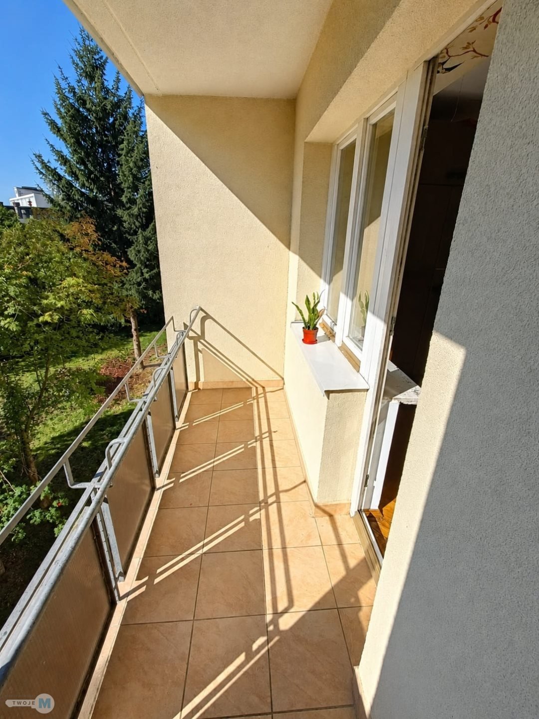 2 pokoje, 2 piętro, duży balkon, widok na skwer