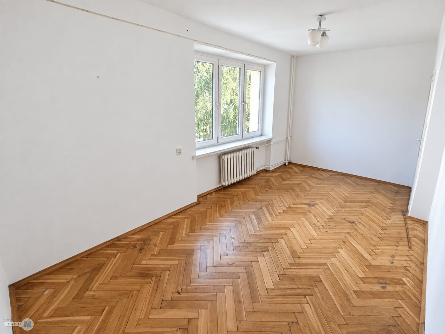 2 pokoje, 2 piętro, duży balkon, widok na skwer