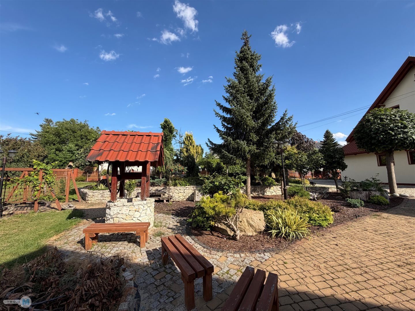 Całoroczny dom z bajkowym ogrodem i fotowoltaiką