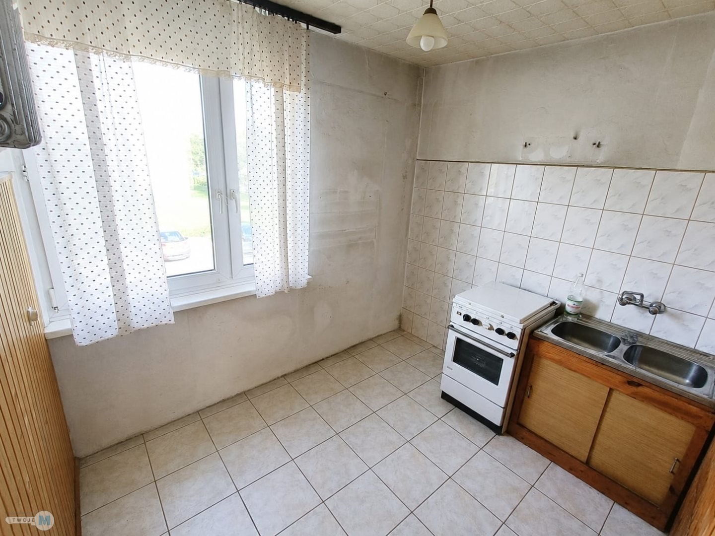 2/3 pokoje, loggia,1 piętro, winda