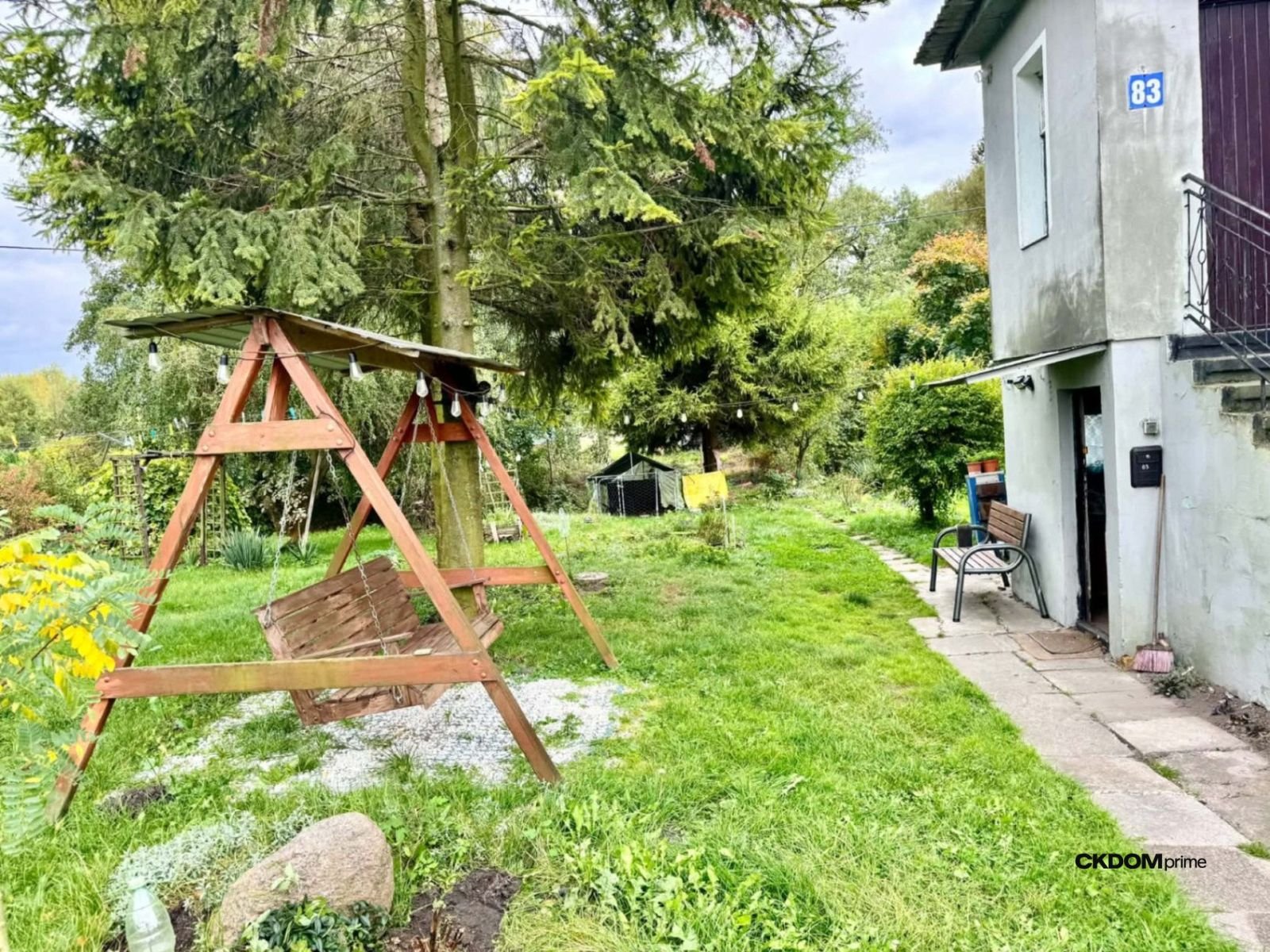 Dom z potencjałem i urokliwą działką – SKOTNIKI DUŻE 80 m²