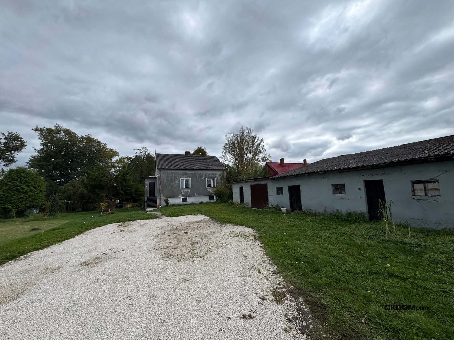 Dom z potencjałem i urokliwą działką – SKOTNIKI DUŻE 80 m²