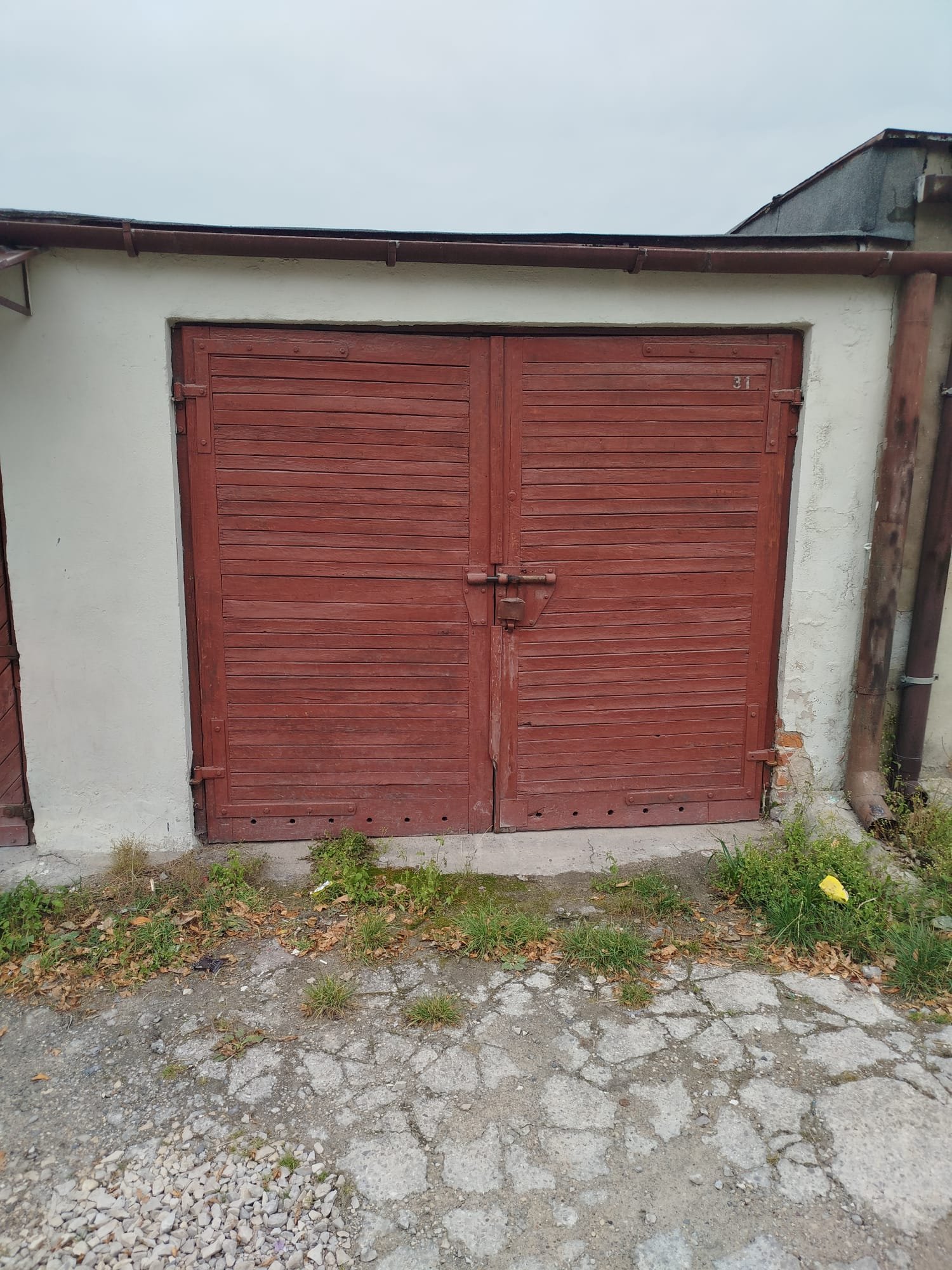 Garaż murowany z prądem na oś Uroczysko 19m2 w Kielcach