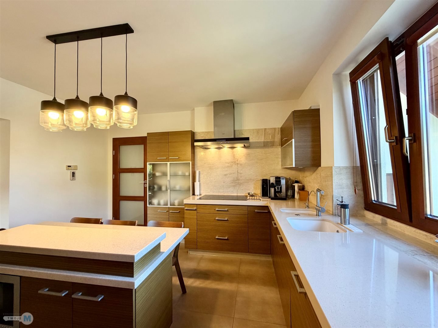 Komfortowy dom premium z fotowoltaiką i garażami