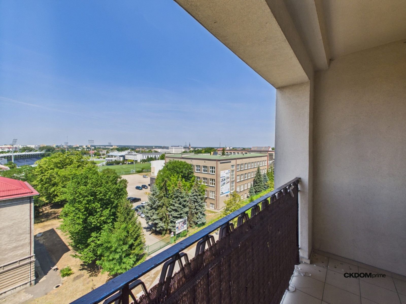 Kawalerka z dużym balkonem typu taras i widokiem na panoramę Radomia – ul. Kościuszki 8A