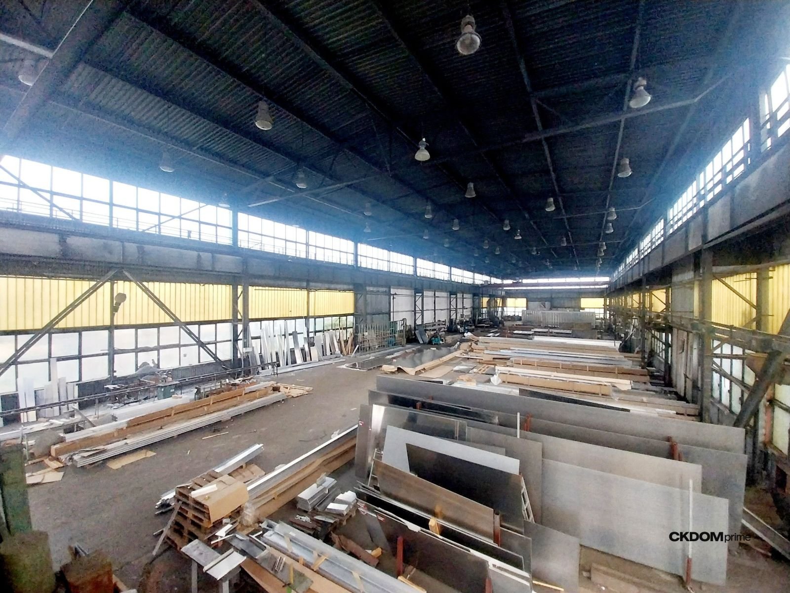 Kompleks magazynowo-biurowy 2078 m² Promnik