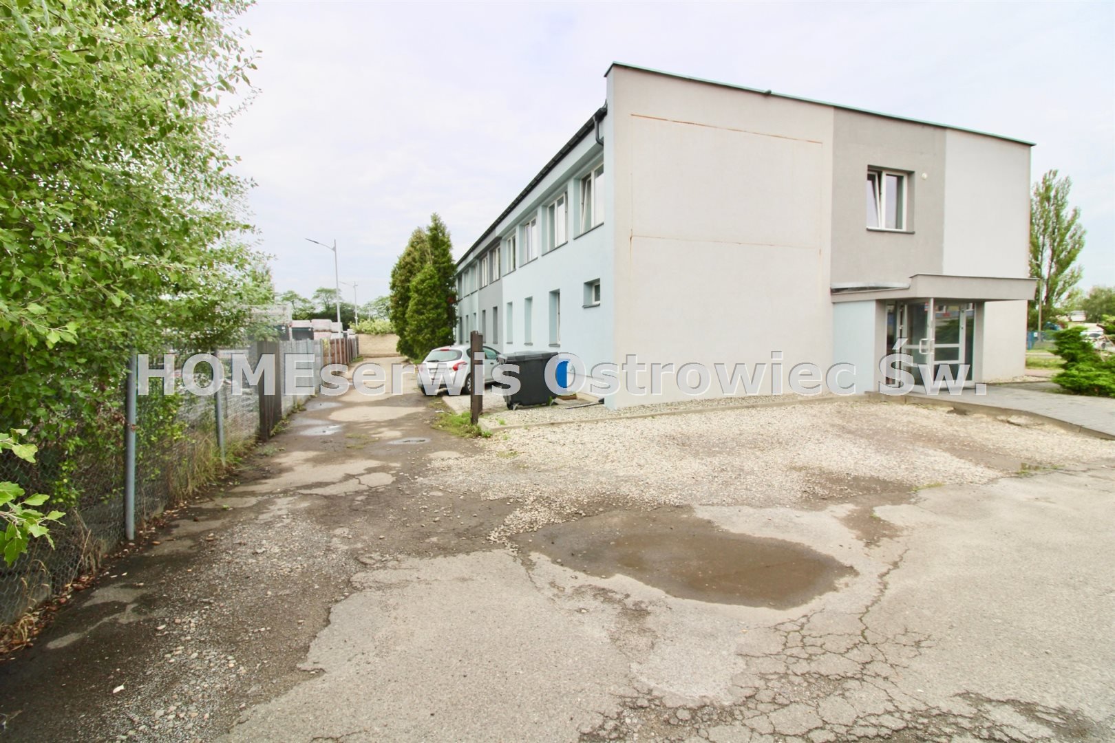 Agencja HomeSerwis prezentuje wynajem lokalu użytkowego o powierzchni 138 m2 na parterze budynku han