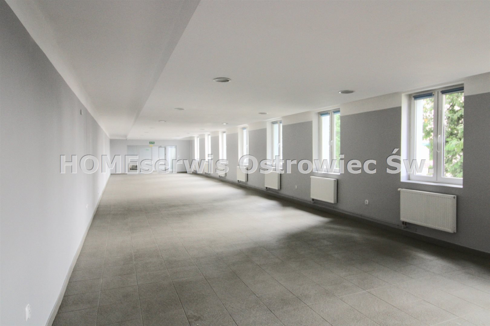 Agencja HomeSerwis prezentuje wynajem lokalu użytkowego o powierzchni 138 m2 na parterze budynku han
