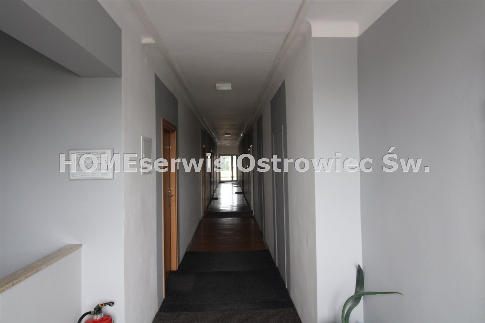 Agencja HomeSerwis prezentuje wynajem lokalu użytkowego o powierzchni 138 m2 na parterze budynku han